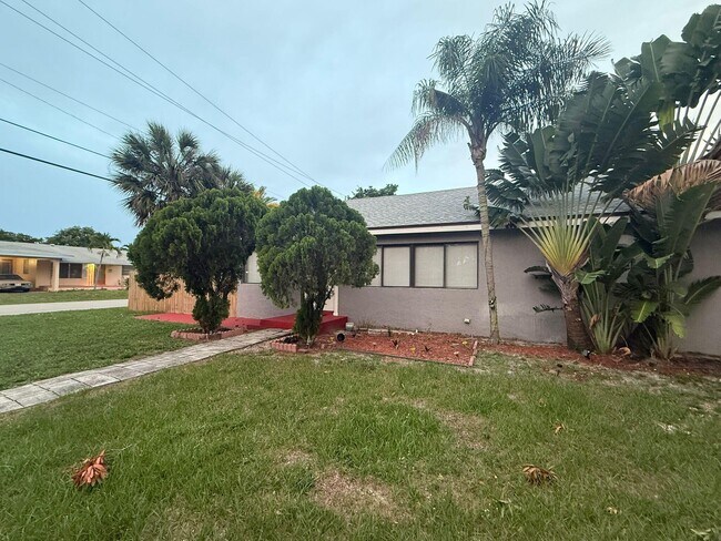 Building Photo - 1298 NE 39th St