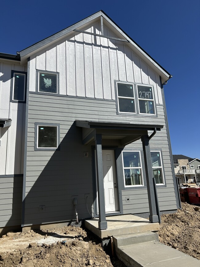 Building Photo - 2747 Bear Spgs Cir