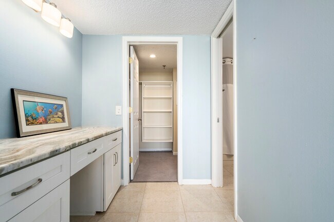 Building Photo - 6372 Palma Del Mar Blvd S