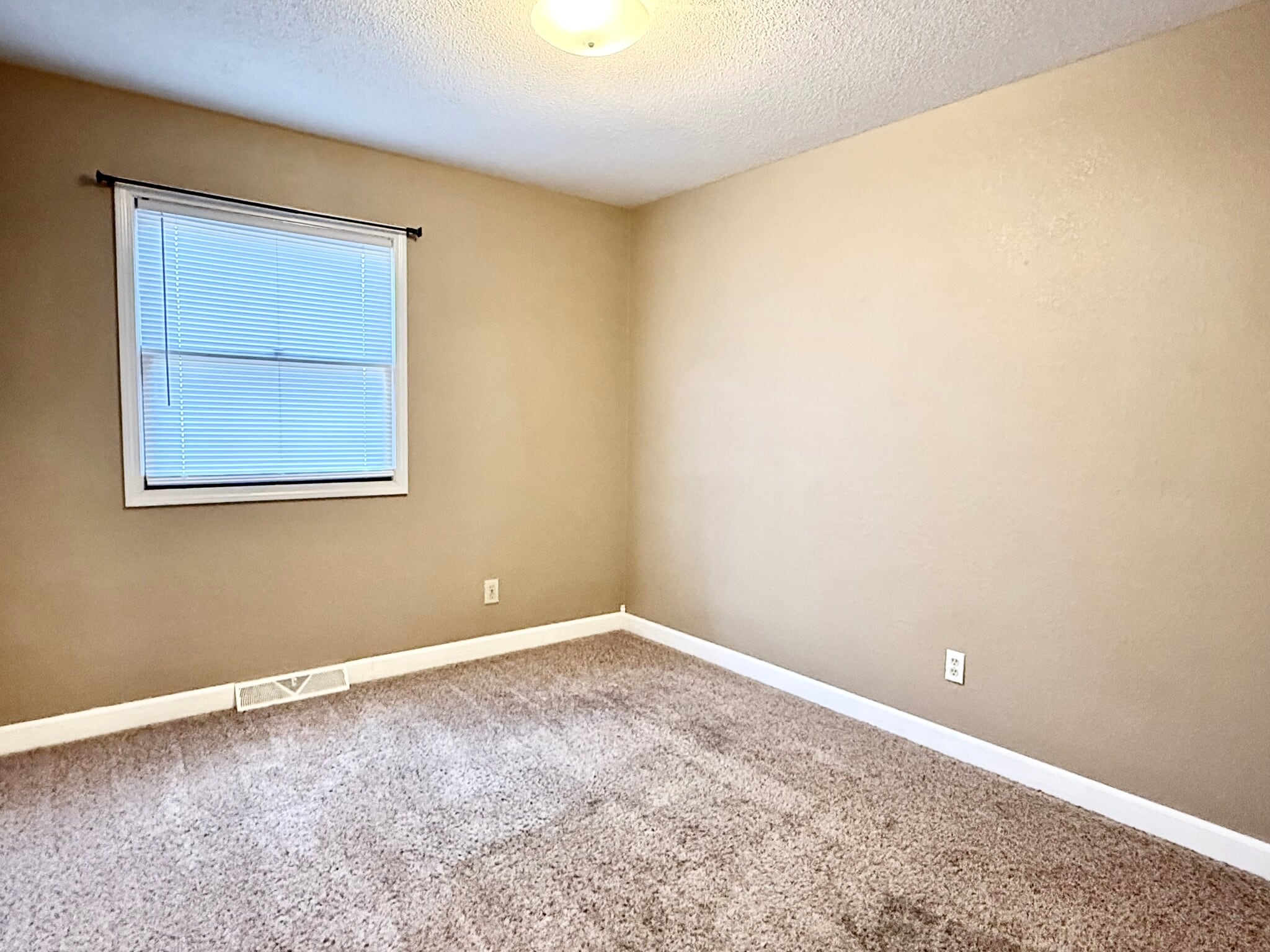 Building Photo - 2317 Independence Ct