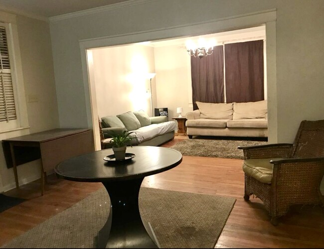 Large living room great for big groups - 2427 Calhoun St