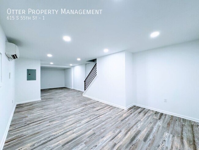 Building Photo - 615 S 55th St