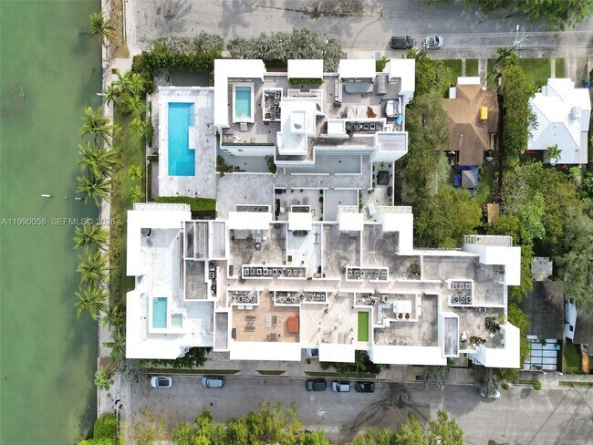 Building Photo - 720 NE 62nd St