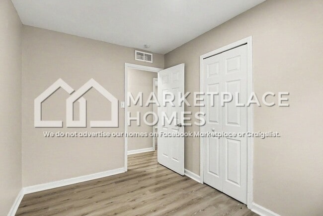 Building Photo - 26437 Lehigh St
