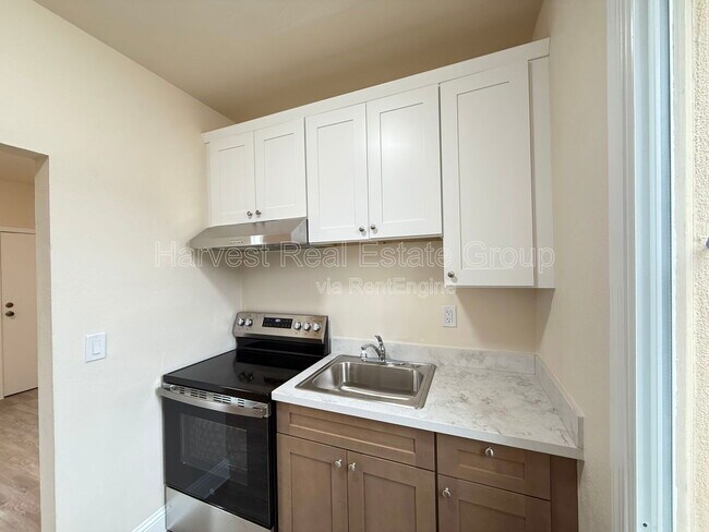 Building Photo - 715 Peralta St