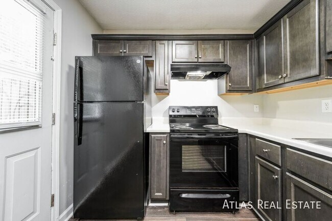 Building Photo - 322 Lexington Heights