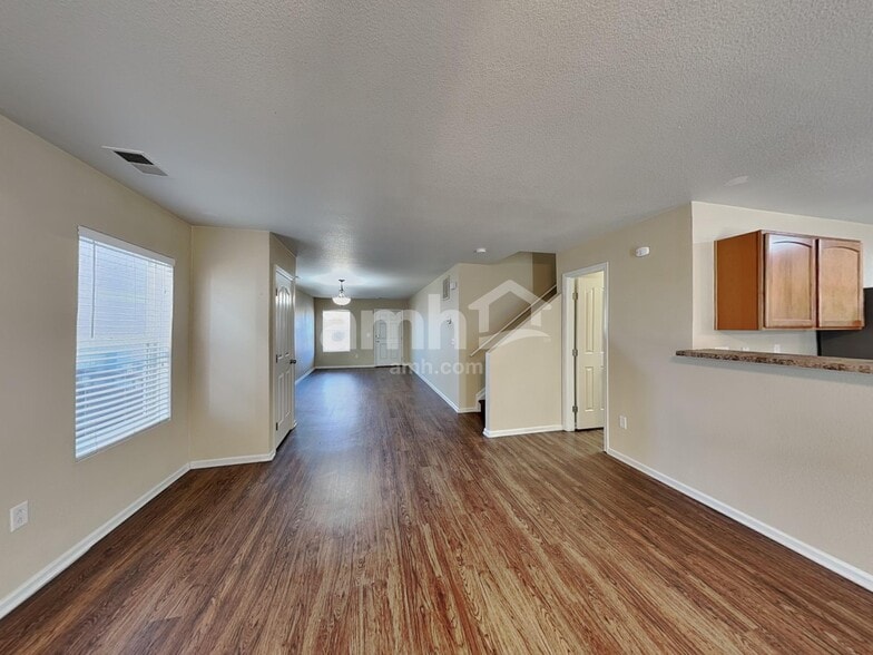 Building Photo - 2630 Coach House Loop