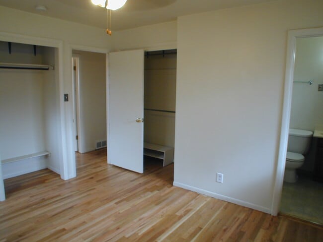 Building Photo - House For Lease