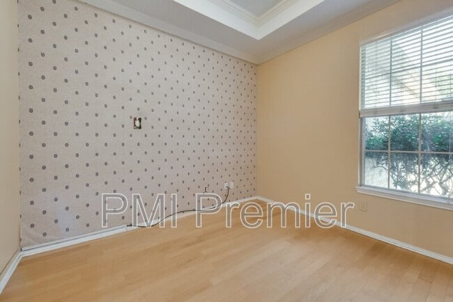 Building Photo - 2309 Kittyhawk Dr