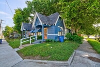 Building Photo - Beautiful half duplex available September in the Pearl District!