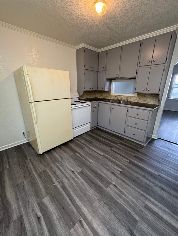 Building Photo - 209 Commercial St