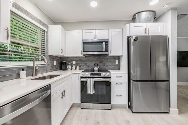 Building Photo - 1158 7th St S