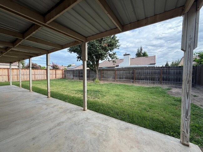 Building Photo - 2350 E Fallbrook Ave