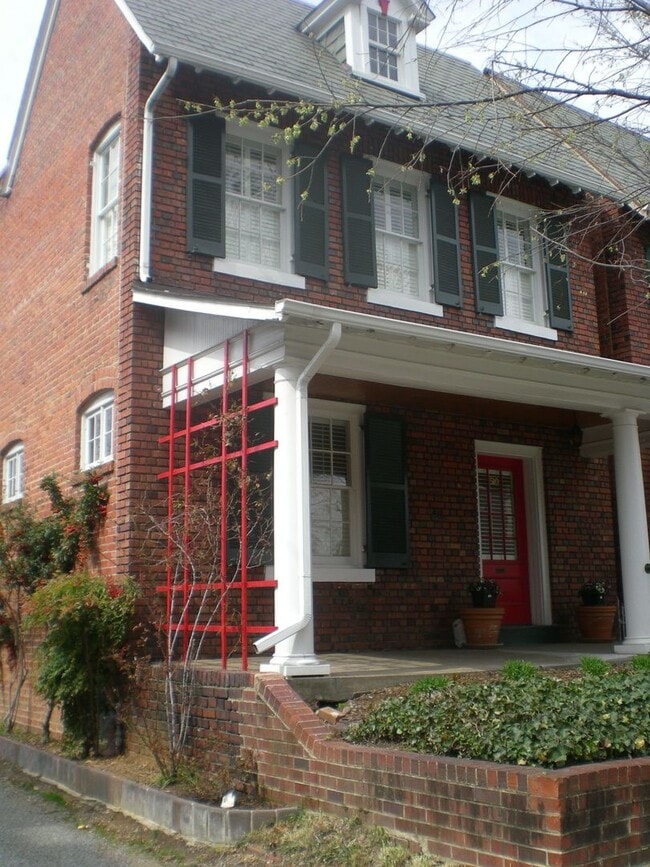 Building Photo - Sunny 3 BR / 2 BA Beautiful Home in Museum...