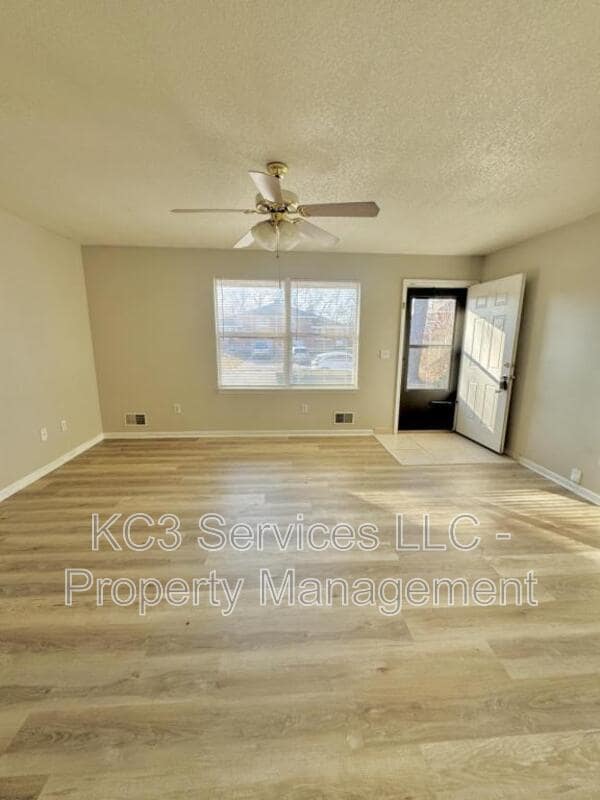 Building Photo - 208 SW 6 St