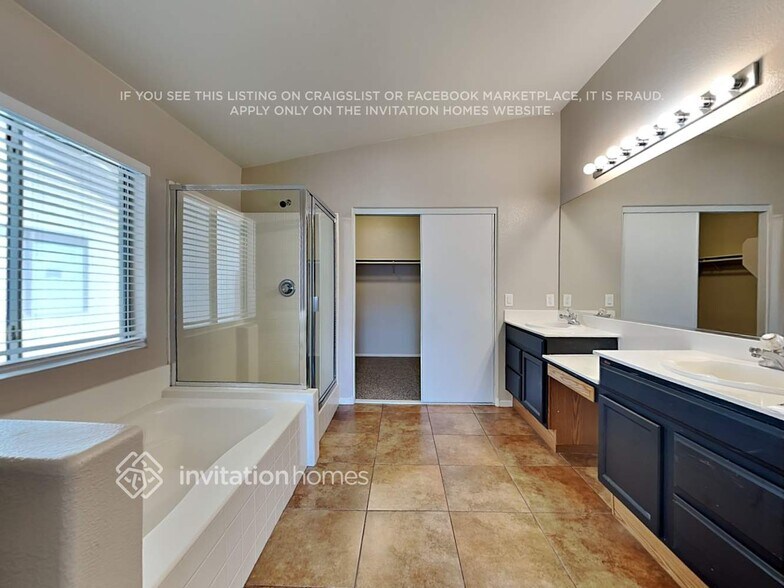 Building Photo - 5745 Oasis Ridge St