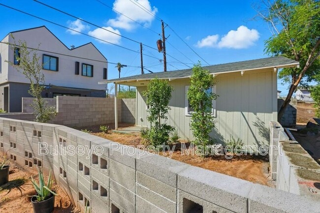 Building Photo - 830 N 10th St