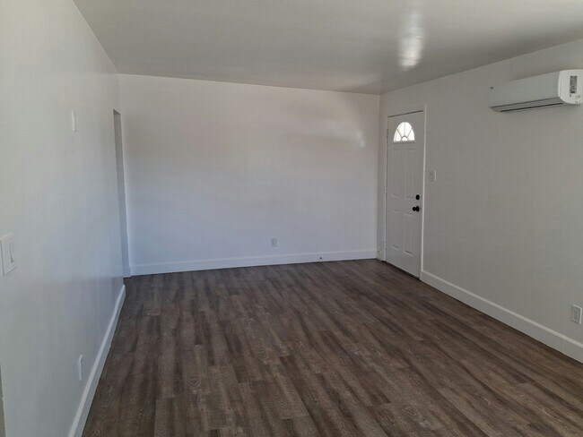 Building Photo - 11010 Knobb Ave