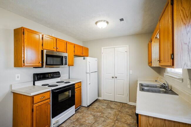 Building Photo - 114 Antler Dr