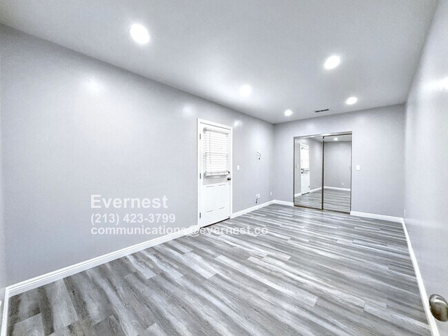 Building Photo - Introducing a modern 2-bedroom, 2-bathroom...