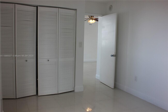 Building Photo - 800 N Miami Ave