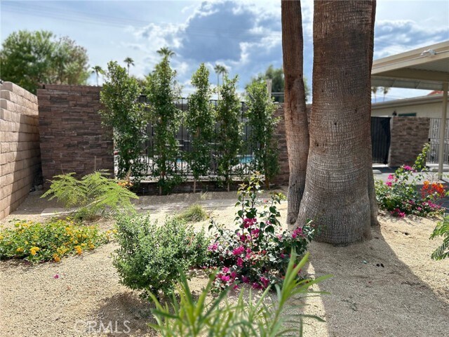 Building Photo - 74443 Driftwood Dr