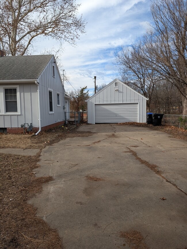 Building Photo - 1029 SW Webster Ave