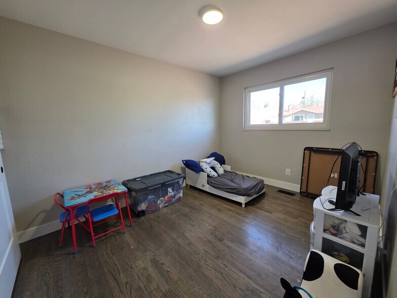 Building Photo - 2414 Carmel Dr