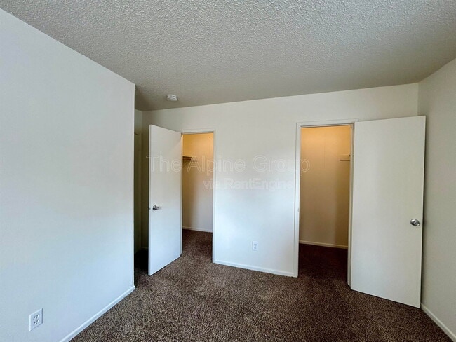 Building Photo - 6041 SW Valley Ave