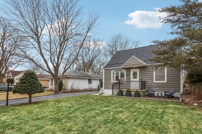 Building Photo - 6463 N Garden Grove Ln