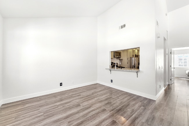 Building Photo - 816 N Inglewood Ave