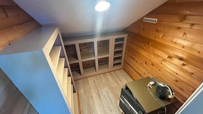 Building Photo - 1635 Royal Palm Dr S