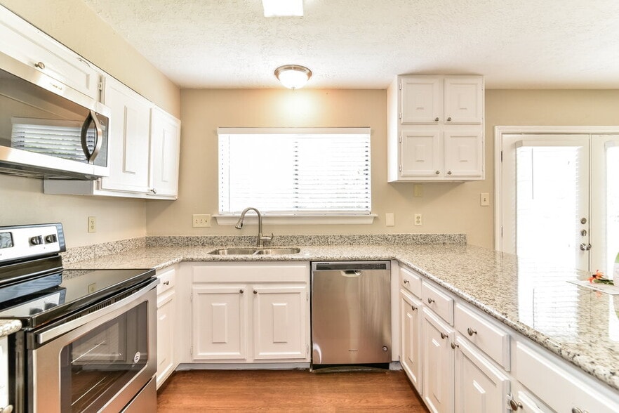 Building Photo - 15515 Windy Cove Dr
