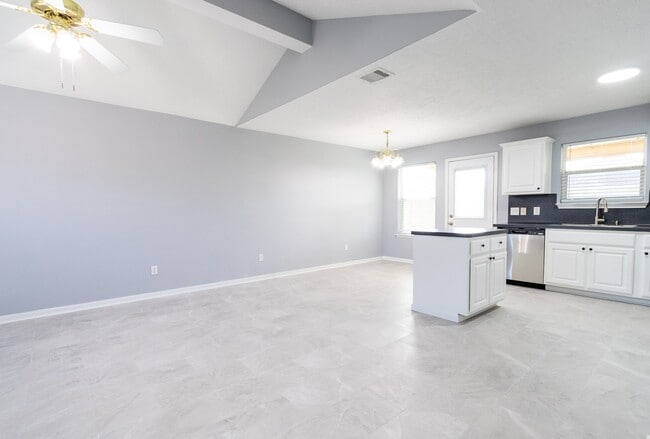 Building Photo - 9107 Stingray Ct