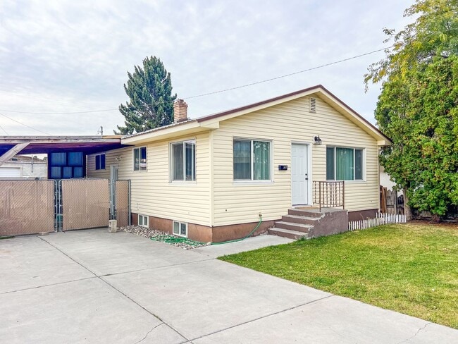 Building Photo - 147 W Fremont Ave