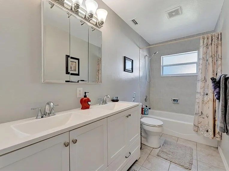Building Photo - 2916 Woodcrest Dr