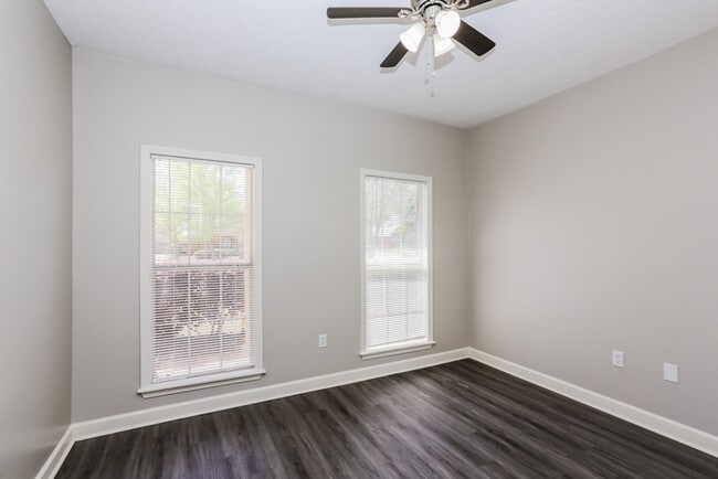 Building Photo - 139 Post Oak Dr