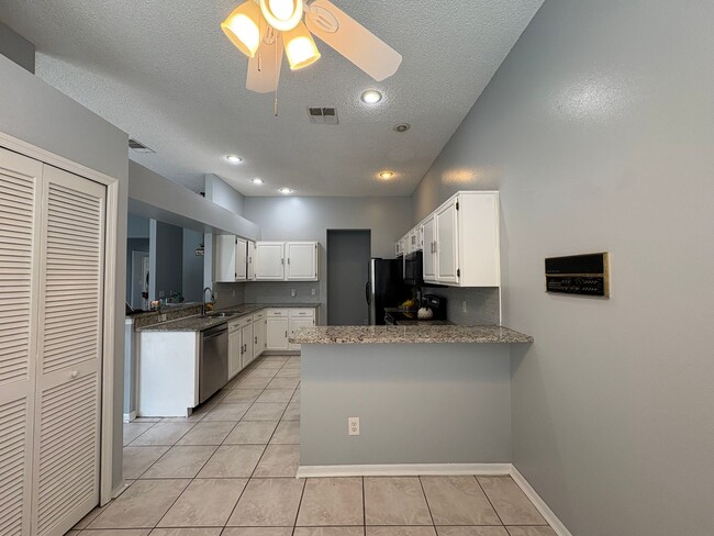 Building Photo - 4/3.5 Home at Eagle Lending