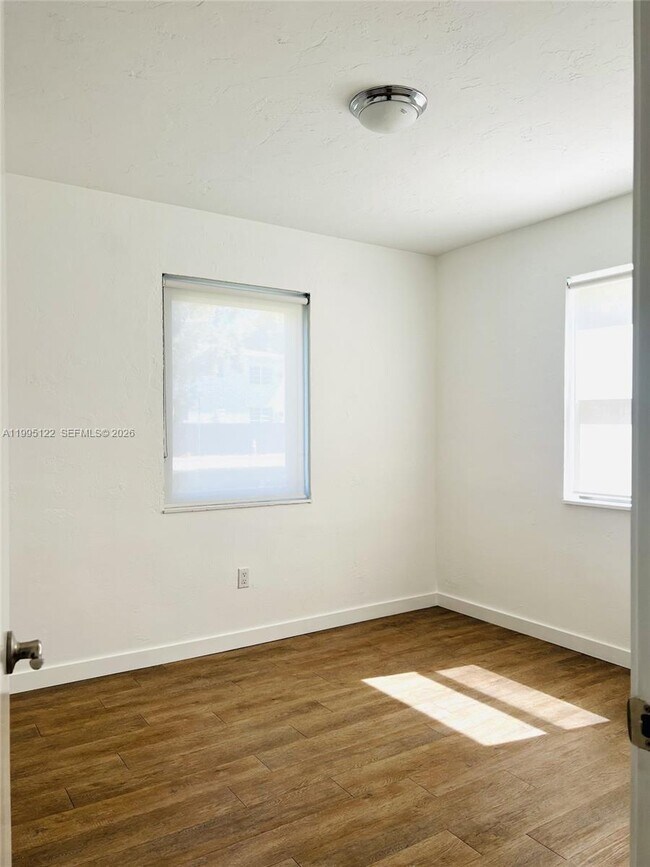 Building Photo - 4203 SW 15th St