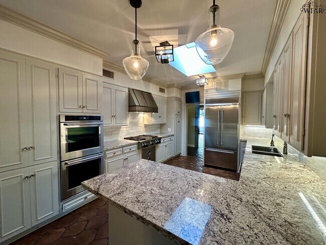 Building Photo - 7 Newcomb Terrace