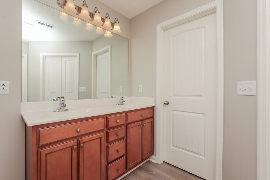 Building Photo - 3314 Velvet Court