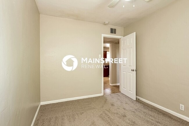 Building Photo - 3 Bedroom Pet-Friendly Home in Phoenix, AZ with Main Street Renewal