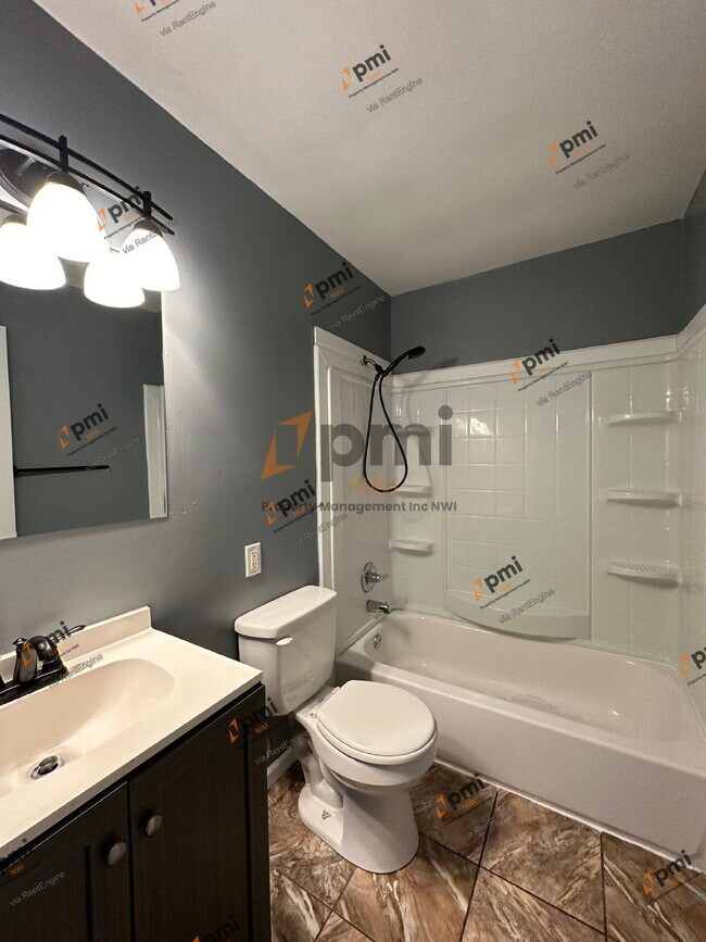 Building Photo - 3464 Iowa St