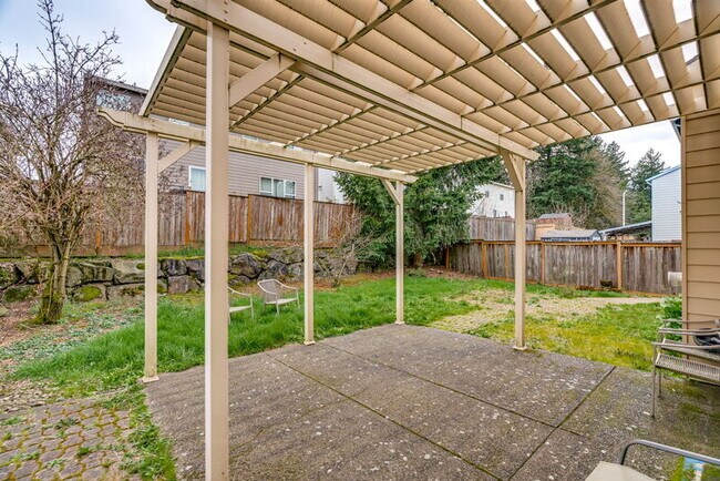 Building Photo - 16552 NE Pacific Terrace