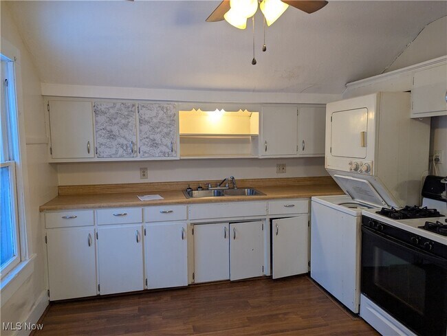 Building Photo - 203 S Diamond St