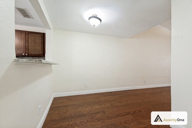 Building Photo - Updated North Dallas Townhome | 2 Pools | Clubhouse | Richardson ISD | Private Backyard