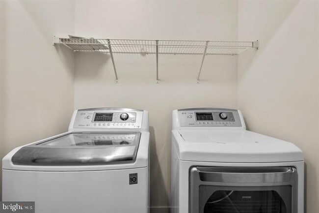 Building Photo - 722 Crown Park Ave