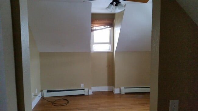 Building Photo - 932 E College St