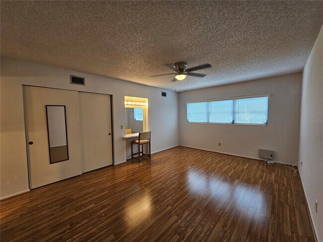 Building Photo - 2383 Netherlands Dr