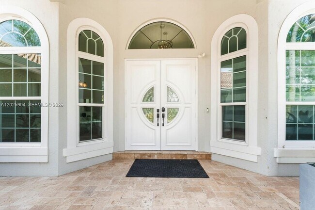 Building Photo - 2708 Meadowood Dr
